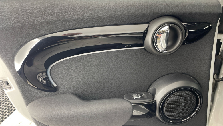 MINI Hatchback 1.5 Cooper Classic 5dr Auto Petrol Hatchback